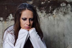 woman going through withdrawal needing a Meth Addiction Treatment Program in ohio