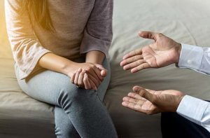 man gesturing at woman to get Opiate Addiction Treatment Program in ohio