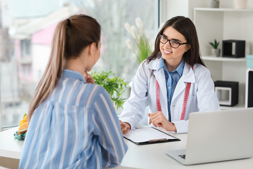 doctor explaining the benefits of medical detox vs at home treatments