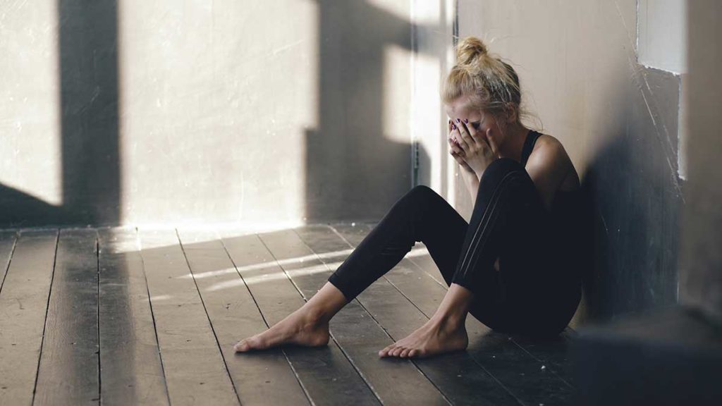 woman dealing with meth withdrawal symptoms