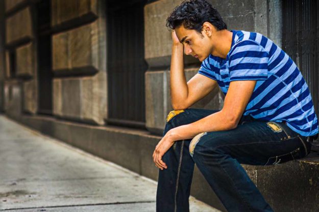 man deals with signs of opioid addiction