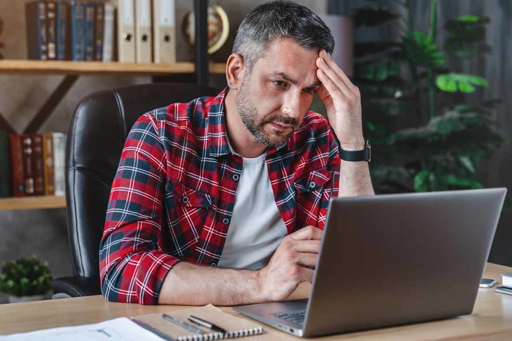 man detoxes from alcohol at home