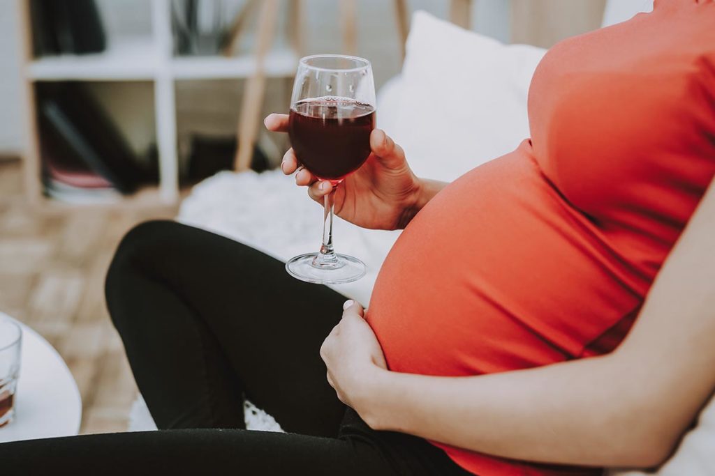 woman drinks while pregnant