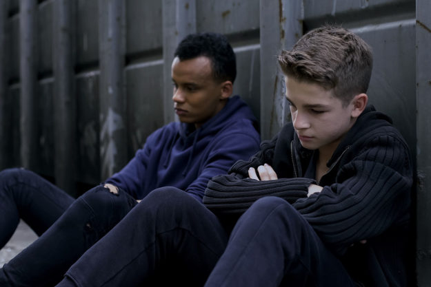 men struggles with warning signs of cocaine use