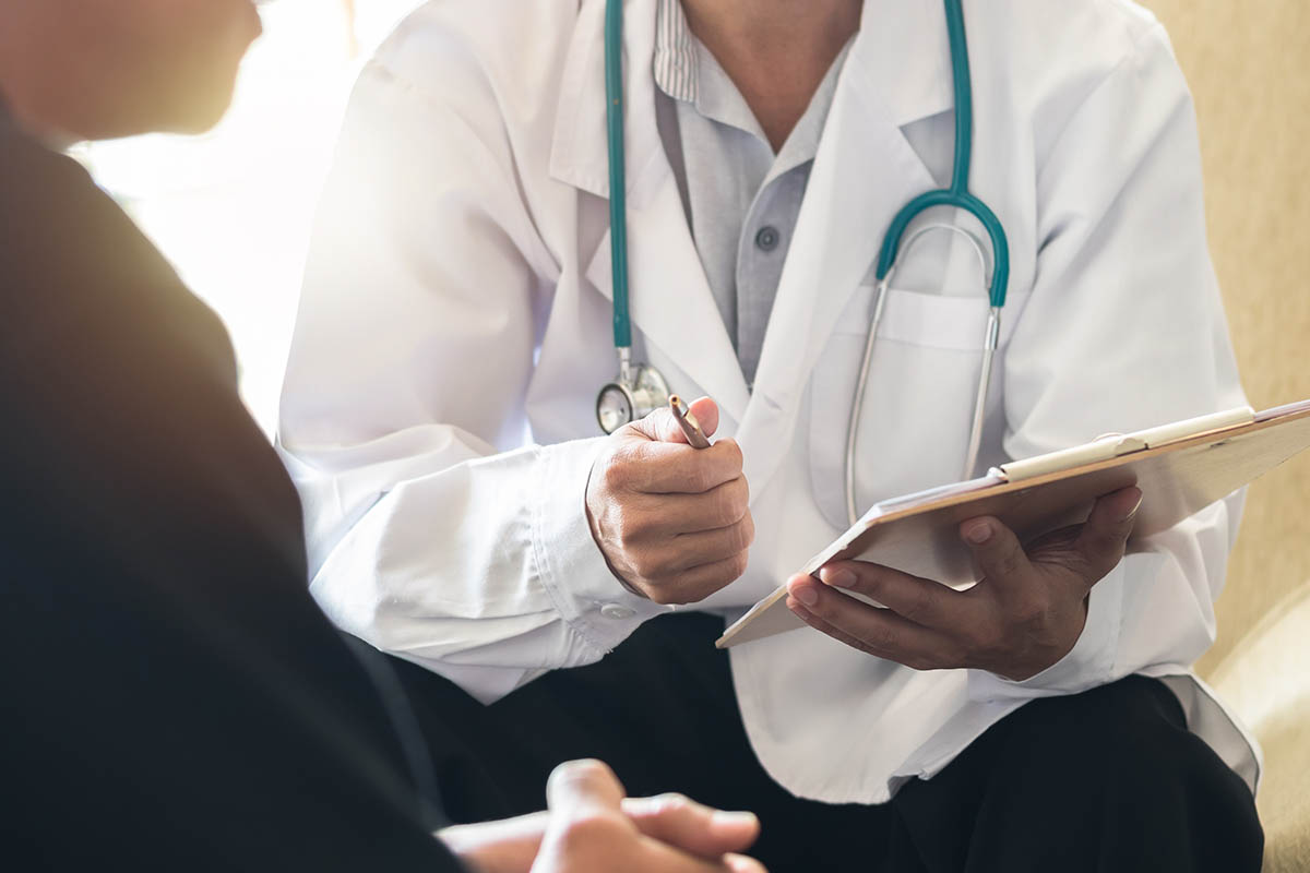 What To Expect During Drug Withdrawal doctor explaining what to expect during drug withdrawal